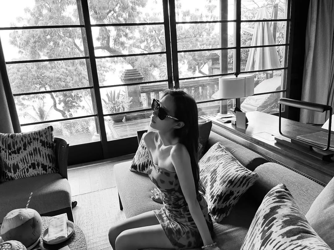 Shin Seul-gi, Instagram, Photos, Bikini, Beach