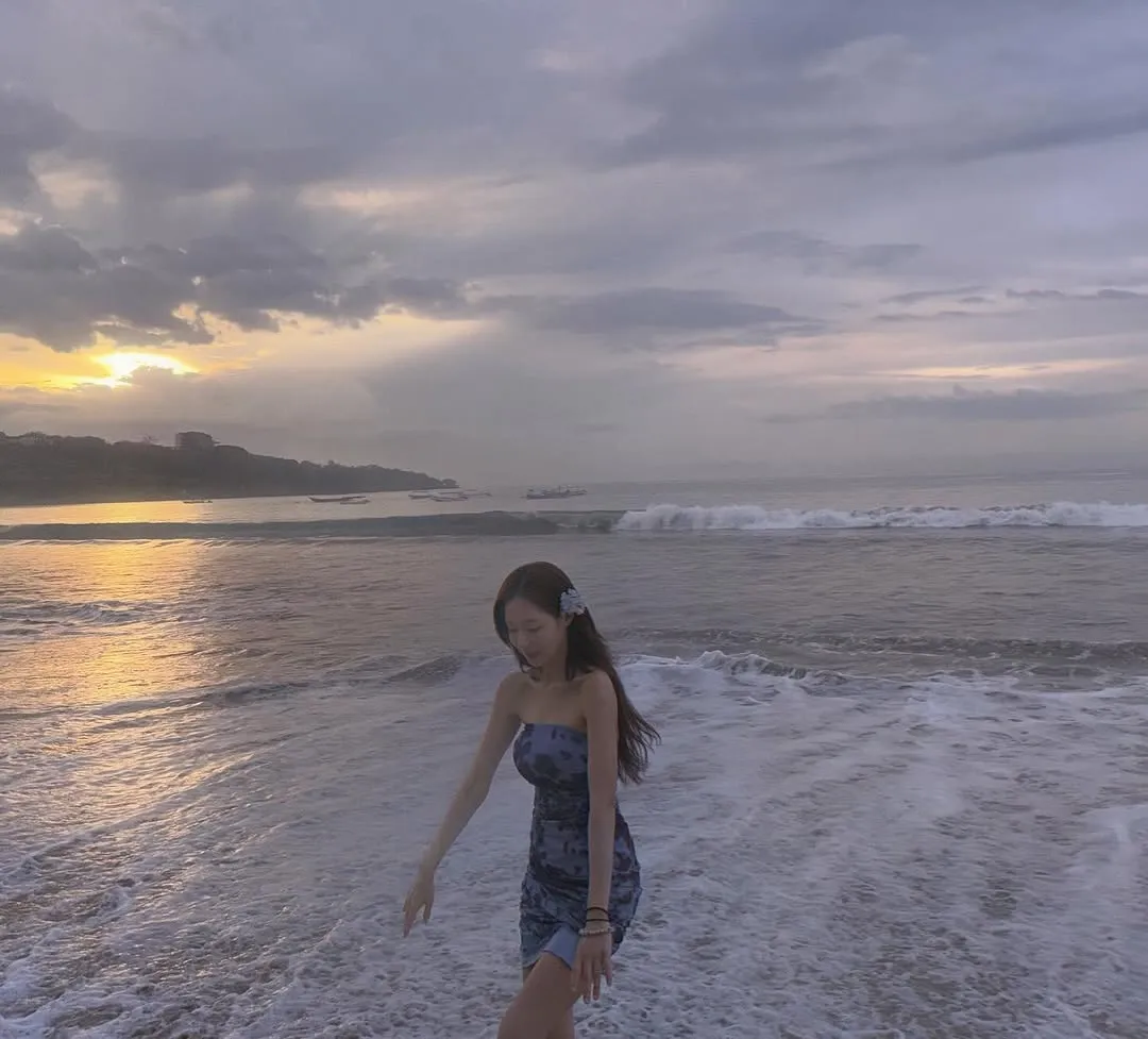 Shin Seul-gi, Instagram, Photos, Bikini, Beach