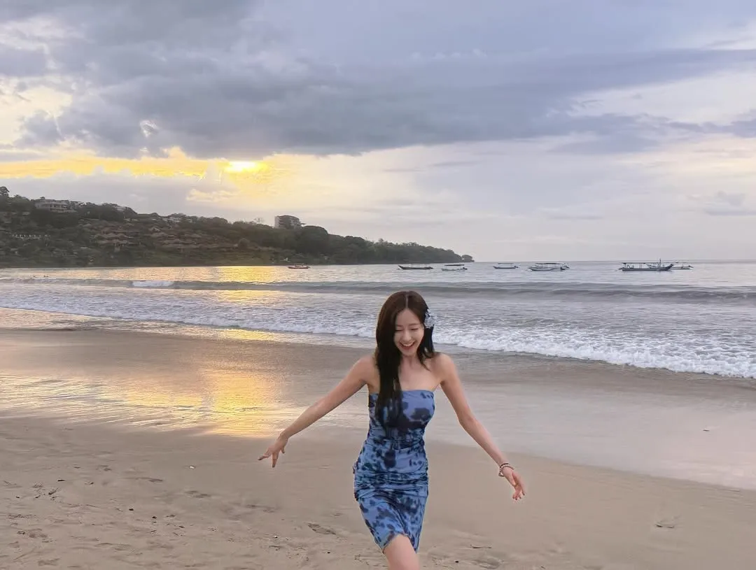 Shin Seul-gi, Instagram, Photos, Bikini, Beach