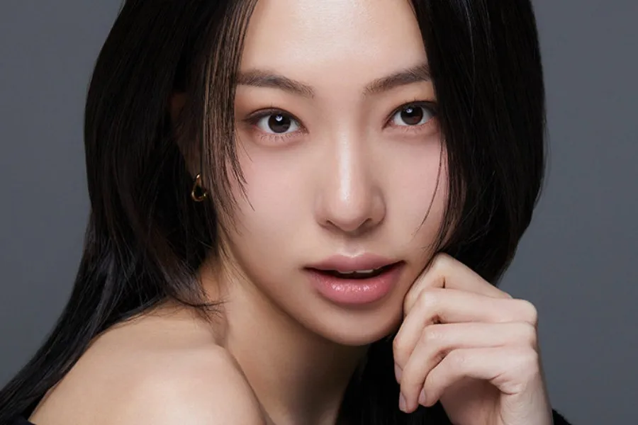 '황신혜 딸' 이진이, 큐브엔터와 전속계약…엄마와 한솥밥