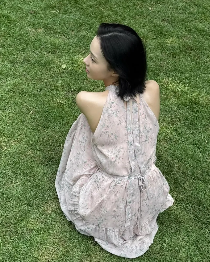 春之女神現身…aespa Winter以輕盈造型亮相→纖細香肩惹注目