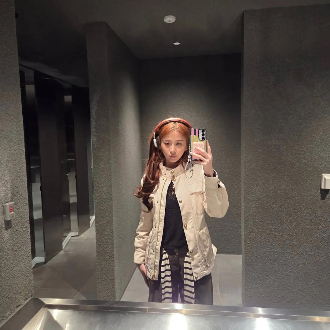 LE SSERAFIM, Huh Yunjin, Instagram, idol de K-pop, SPAGHETTI, pañuelo en la cabeza