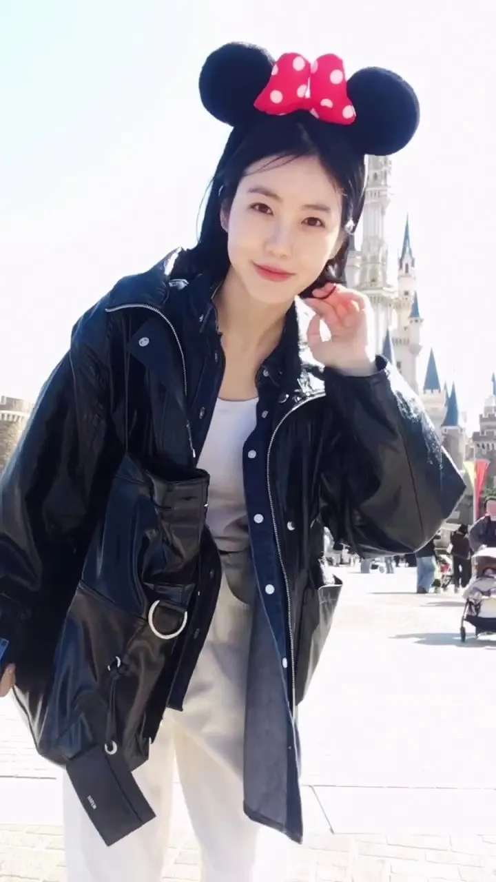 Shin Ye-eun, Disneyland, Instagram, atriz, Cyworld