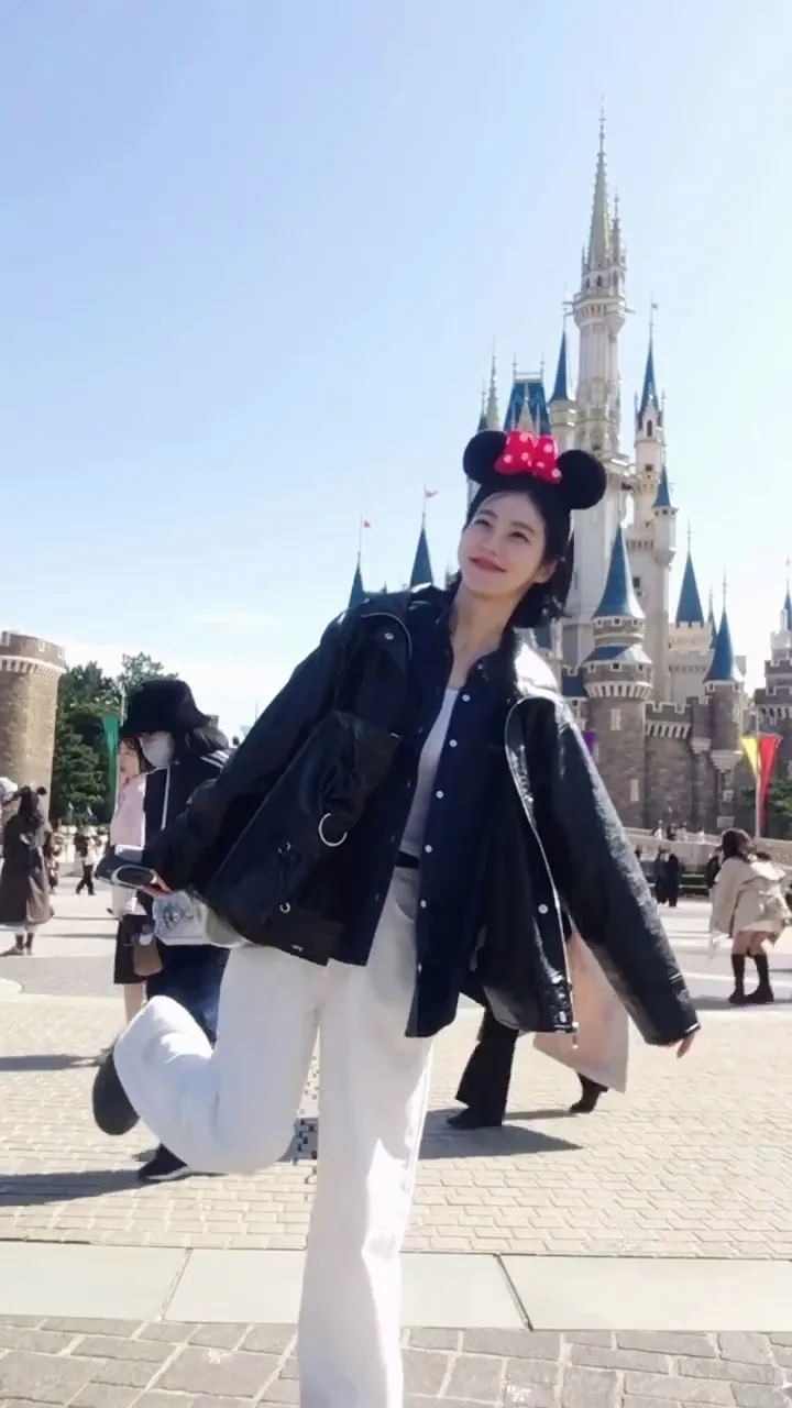 Shin Ye-eun, Disneyland, Instagram, atriz, Cyworld