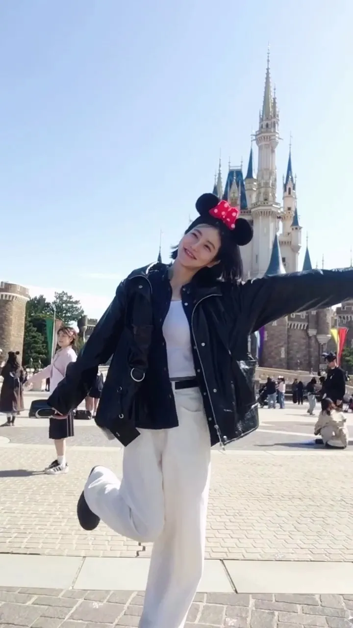 Shin Ye-eun, Disneyland, Instagram, atriz, Cyworld