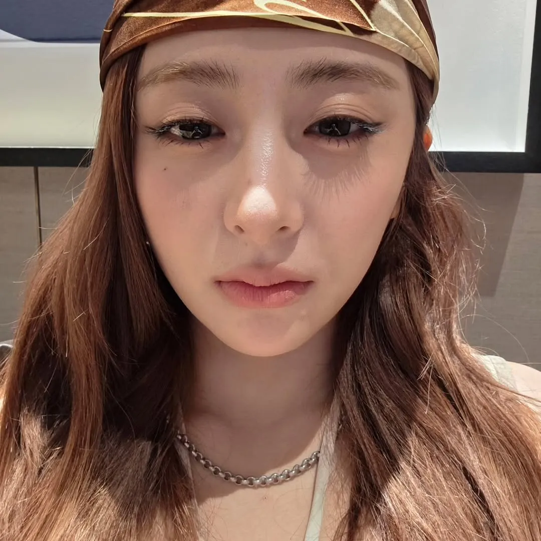 LE SSERAFIM, Huh Yunjin, Instagram, idol de K-pop, SPAGHETTI, pañuelo en la cabeza