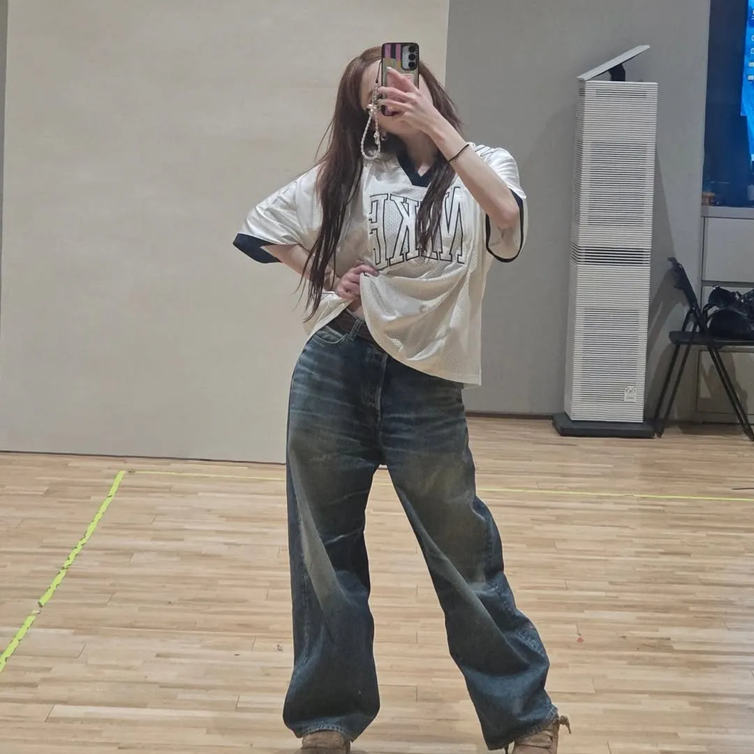 LE SSERAFIM, Huh Yunjin, Instagram, idol de K-pop, SPAGHETTI, pañuelo en la cabeza