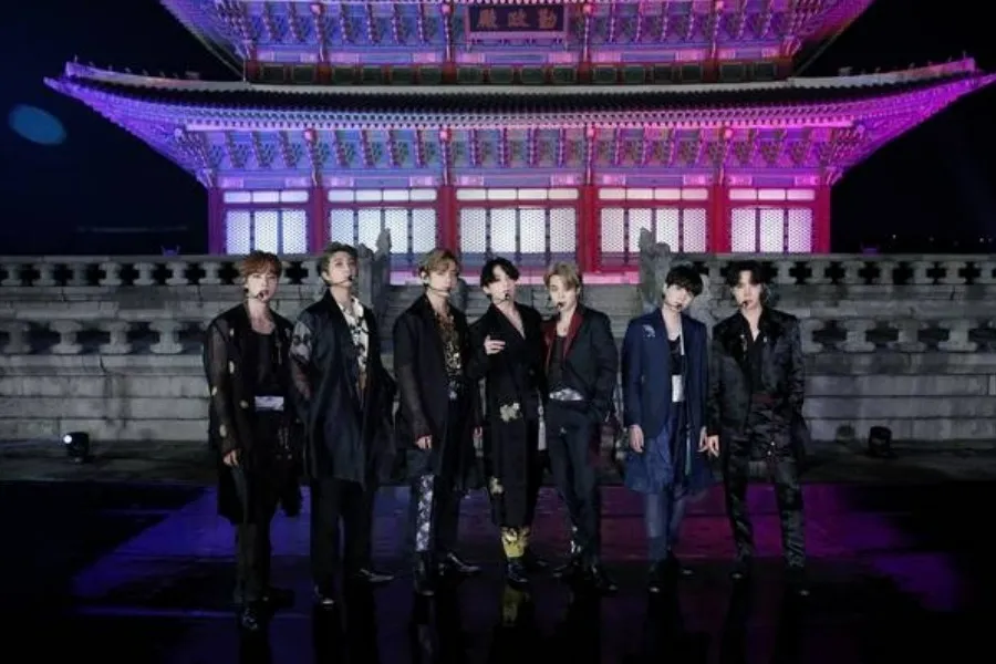 防弹少年团光化门演出，追加开放7000个席位…华丽回归在即