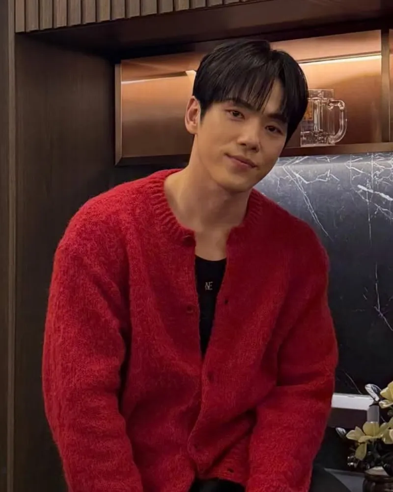 '세이렌' 김정현, 난해한 색상도 찰떡…"빨간색 잘 어울려"