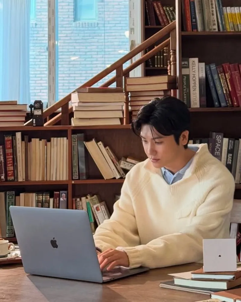 Park Hyung-sik conquista con un look dandy y sereno: "Ya quiero el fanmeeting"