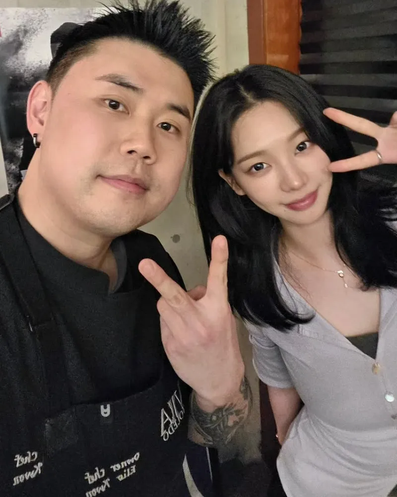 「マッピア」のクォン・ソンジュン、カリナと記念ショット…『白と黒のスプーン ～料理階級戦争～』優勝の甲斐あった？