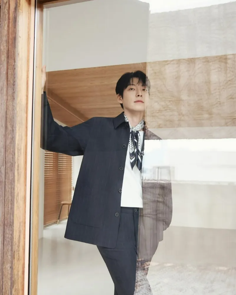 Fans Say "Shin Min-a Would Fall For This"—Kim Woo-bin’s Effortlessly Chic Spring Styling [Photos]