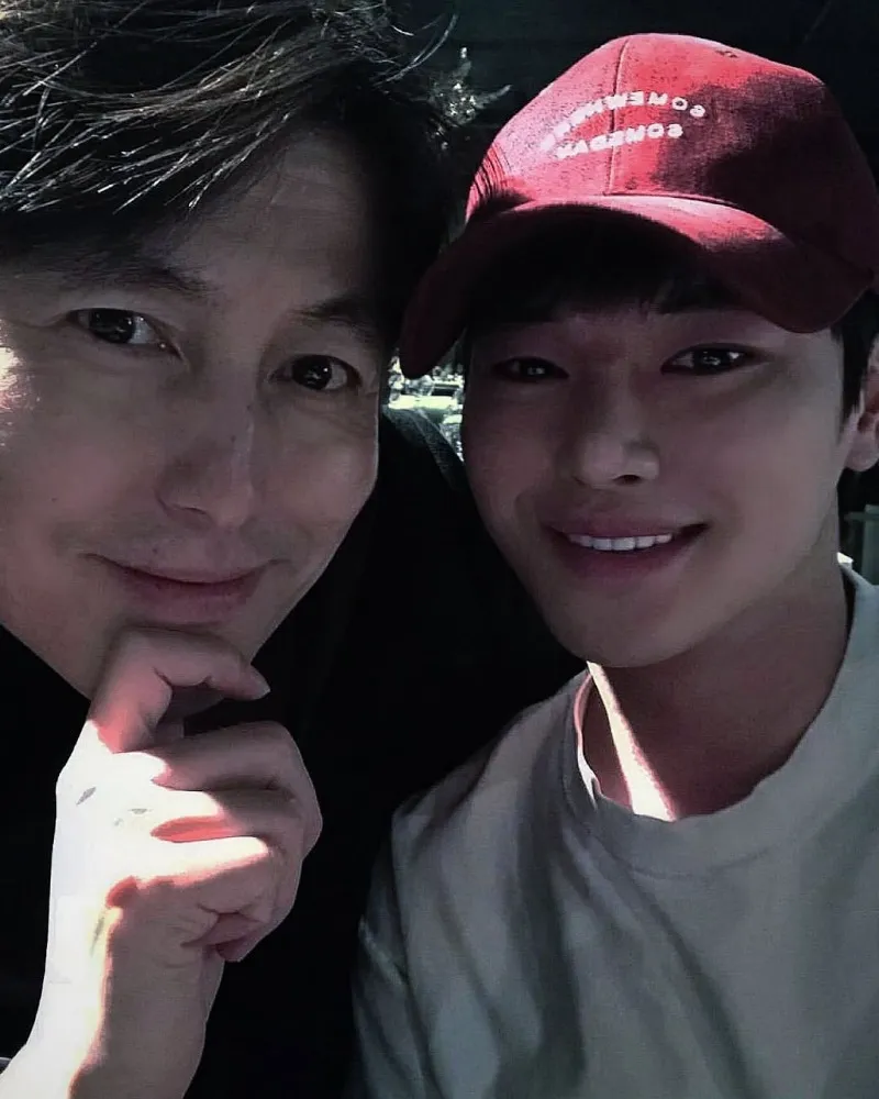 《从今天起虽然是人类》张东柱与“前所属公司代表”郑雨盛同框…“好青涩”