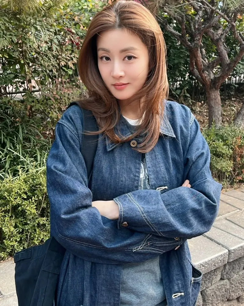 Kang So-ra Goes Viral For Youthful Visuals In Hongdae — Effortless Spring Vibes In Denim-On-Denim