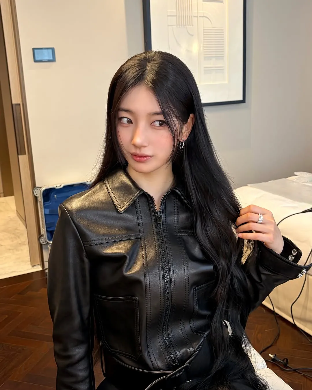 Management SOOP, Suzy, Paris, Delusion, K-Drama