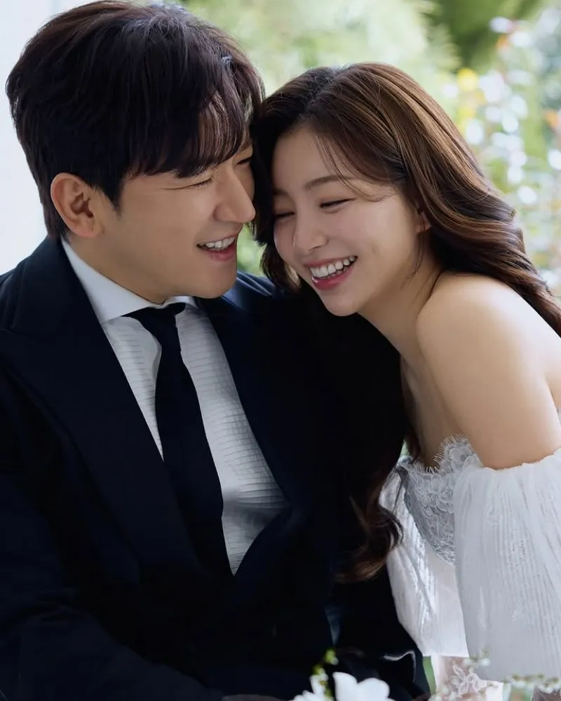 SHINHWA イ・ミヌ、結婚目前で「ウェディンググラビア」公開…美男美女カップル