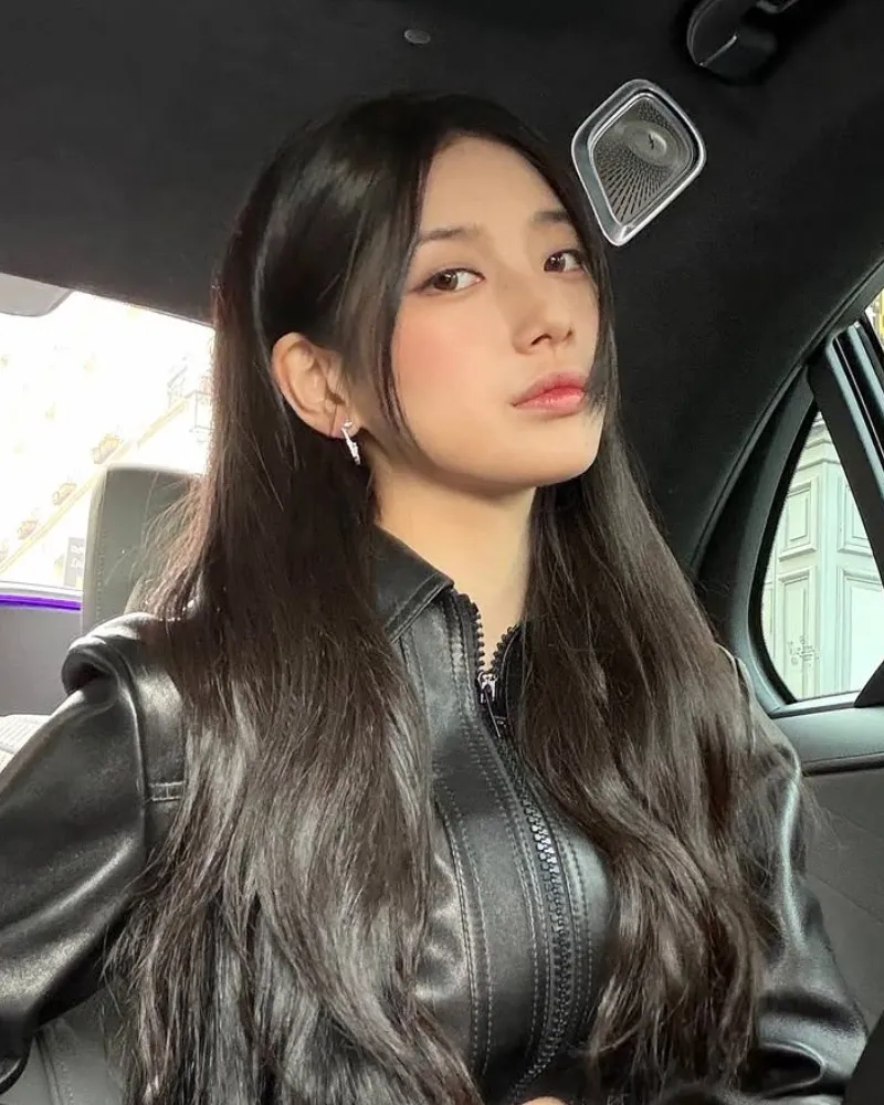 '여신 강림' 수지, 파리서 '올블랙' 스타일 눈길