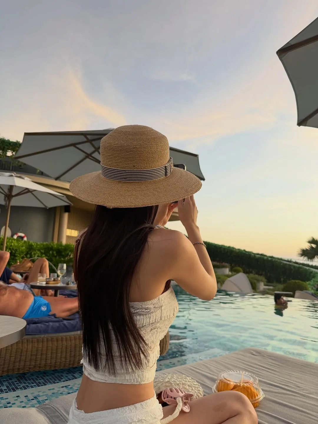 Nine Muses, Kyungri, Instagram, piscina, resort, biquíni, boa forma, pôr do sol
