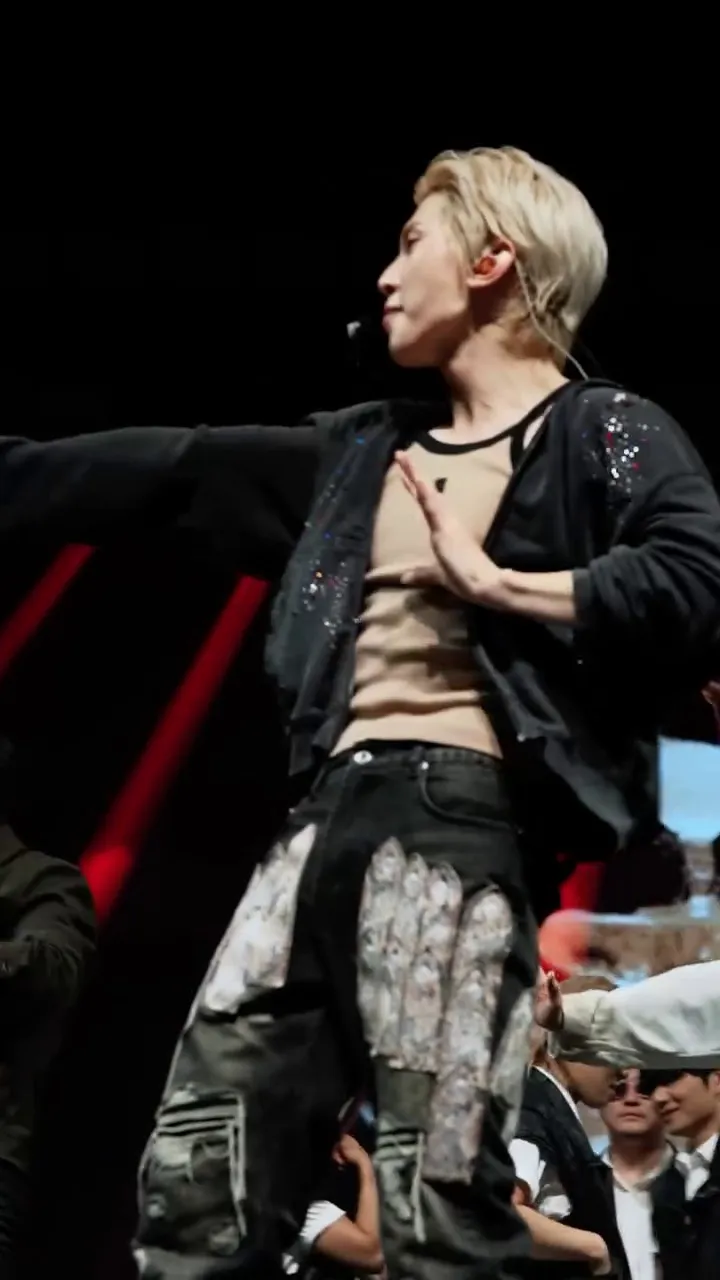 ATEEZ, Idol, World Tour, Fan Meeting, Instagram