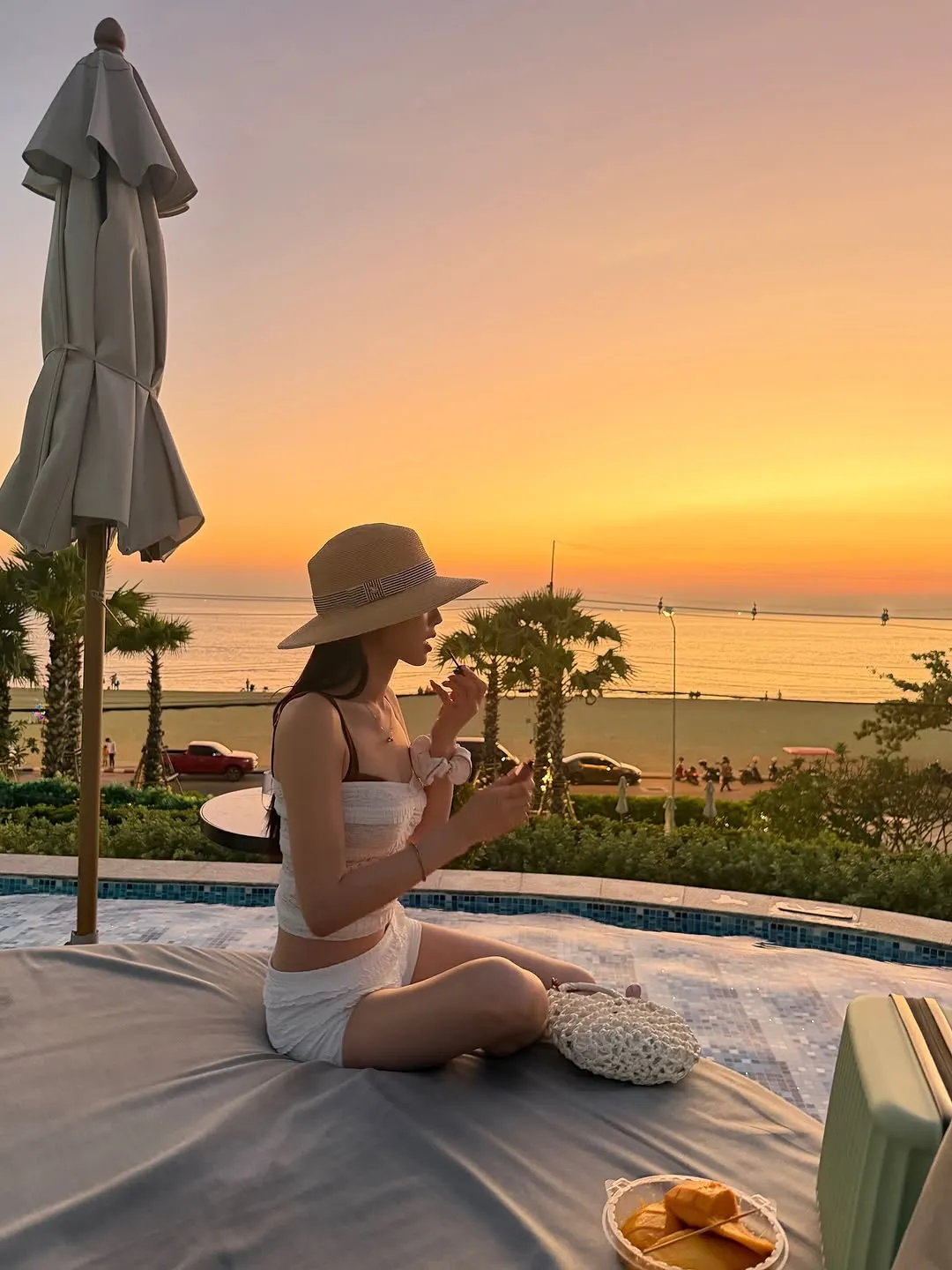 Nine Muses, Kyungri, Instagram, piscina, resort, biquíni, boa forma, pôr do sol