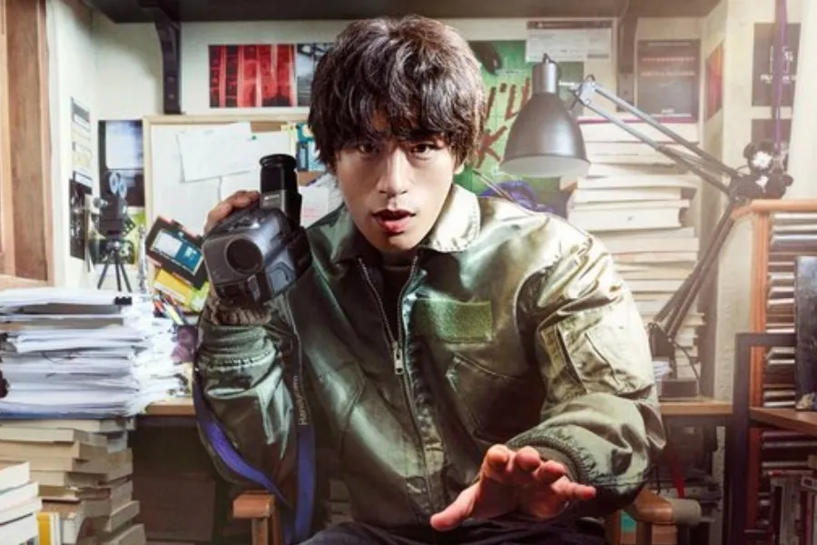 『モジャムッサ』ク・ギョファン、歳月が刻まれた作業部屋を公開―燃える情熱を予感