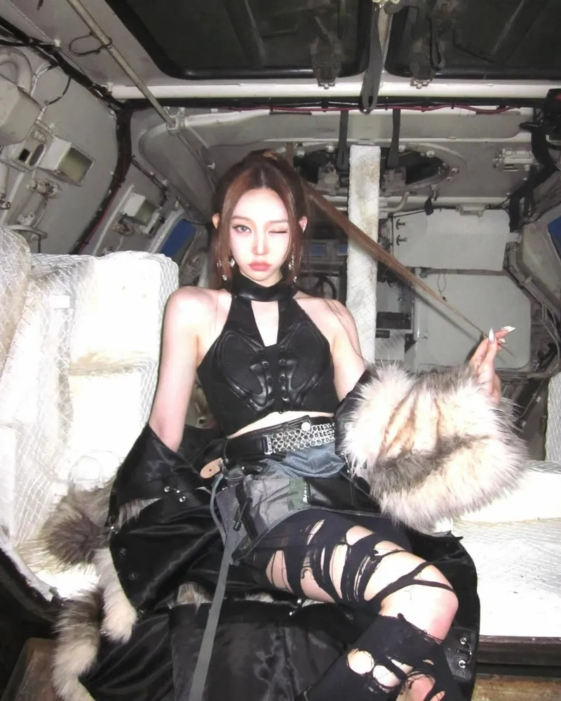 All Day Project’s Youngseo Snaps Photos “In the Shining Flash” (+Pics)