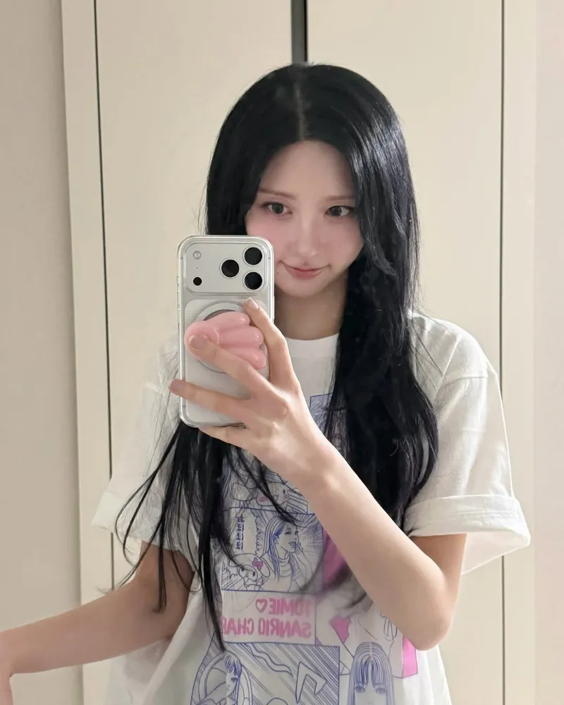 IVE ガウル、白Tをさっと着ても完璧なビジュアル…清純な雰囲気