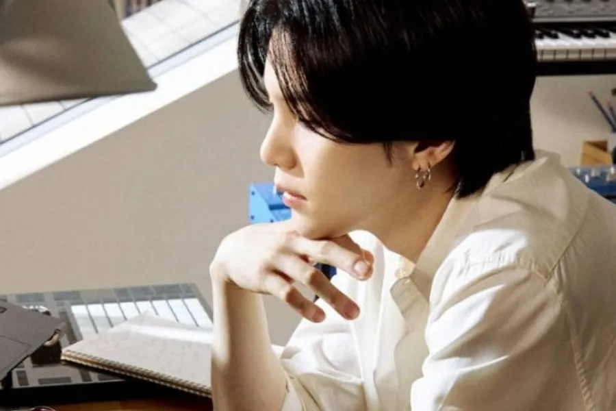 因其真诚…BTS SUGA出任自闭症儿童治疗手册共同作者