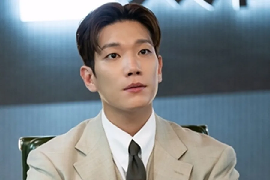 '신이랑' 김경남, 반전 매력 담긴 B컷…'젊은 대표' 정석