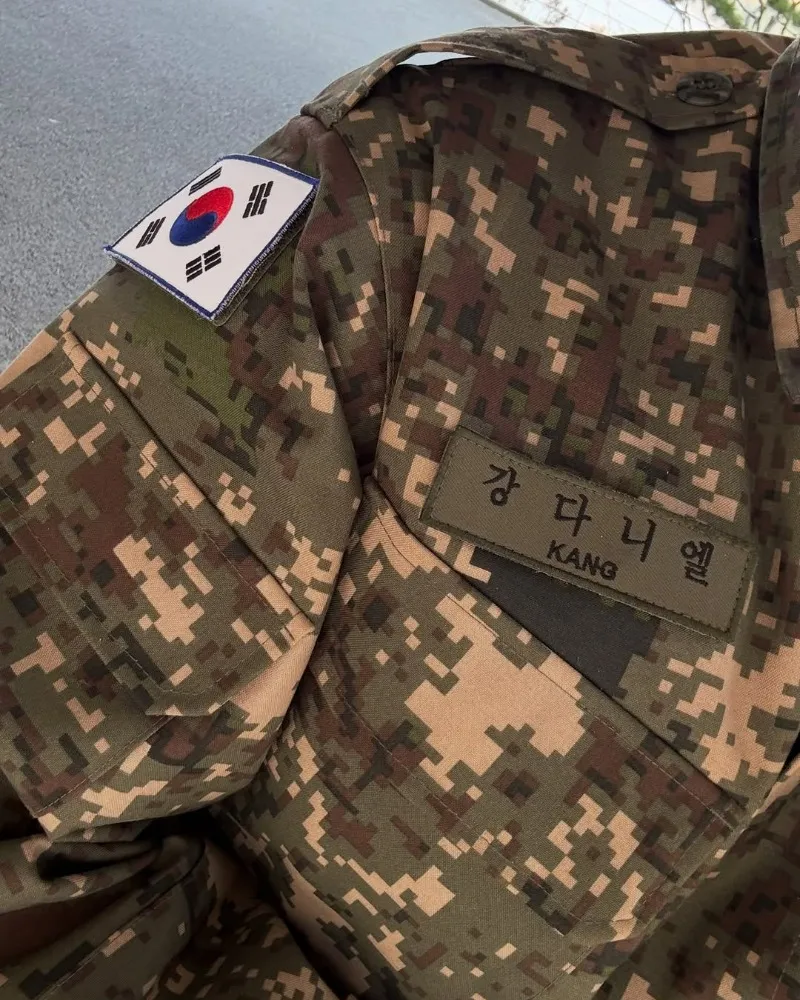 ‘Sedang dinas militer’ Kang Daniel, bagikan kabar lewat foto berseragam