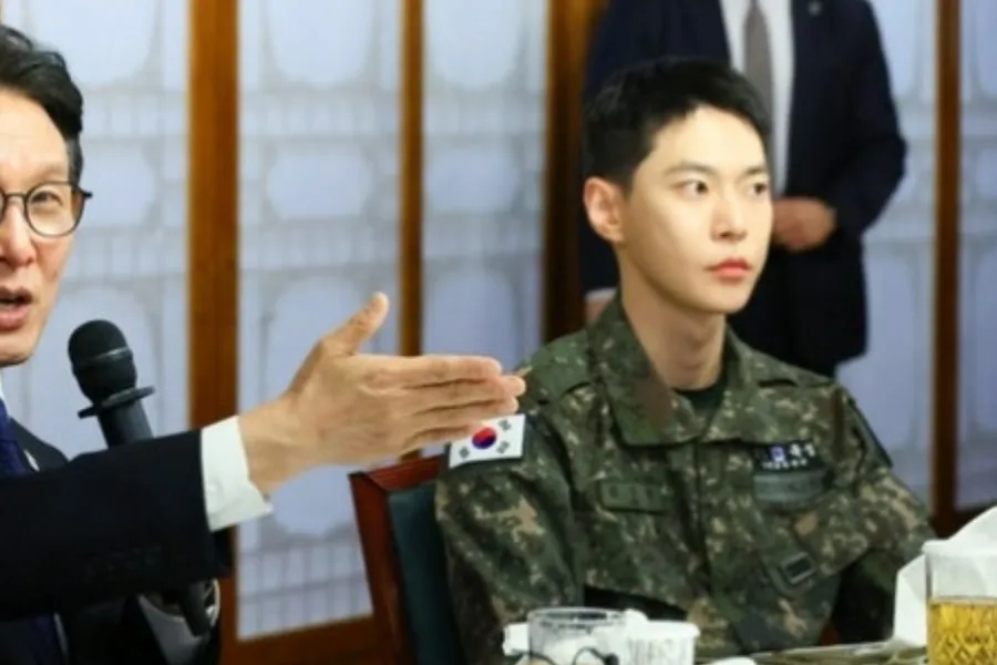 服役中的 NCT 道英，现身总理晚宴…英姿飒爽