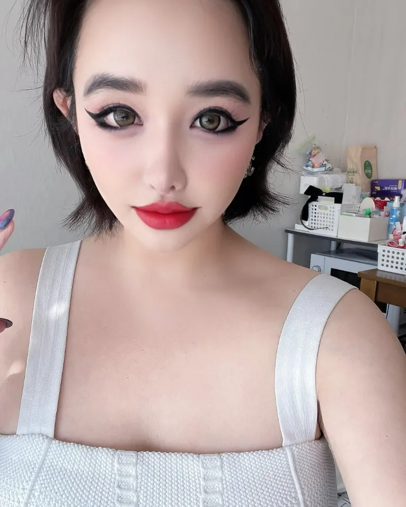 Park Bom Drops Birthday Selfie Amid Drug-Allegation Furor — "Happy Birthday to Me"