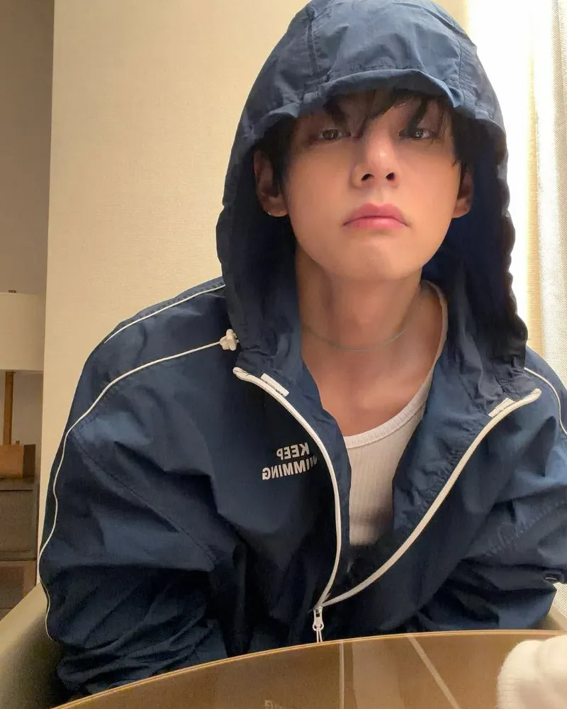 展現魅力的防彈少年團V真實存在…如AI般不真實的顏值超吸睛