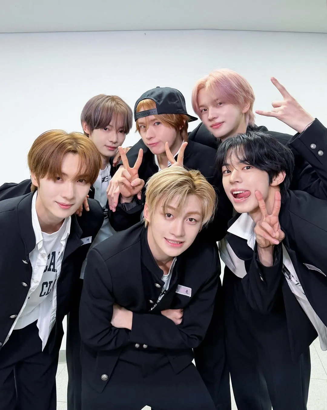 Instagram, TWS, Shinyu, cabelo rosa, cabelo cor-de-rosa, primavera