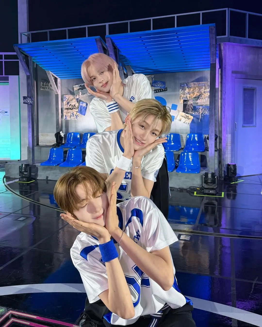 Instagram, TWS, Shinyu, cabelo rosa, cabelo cor-de-rosa, primavera