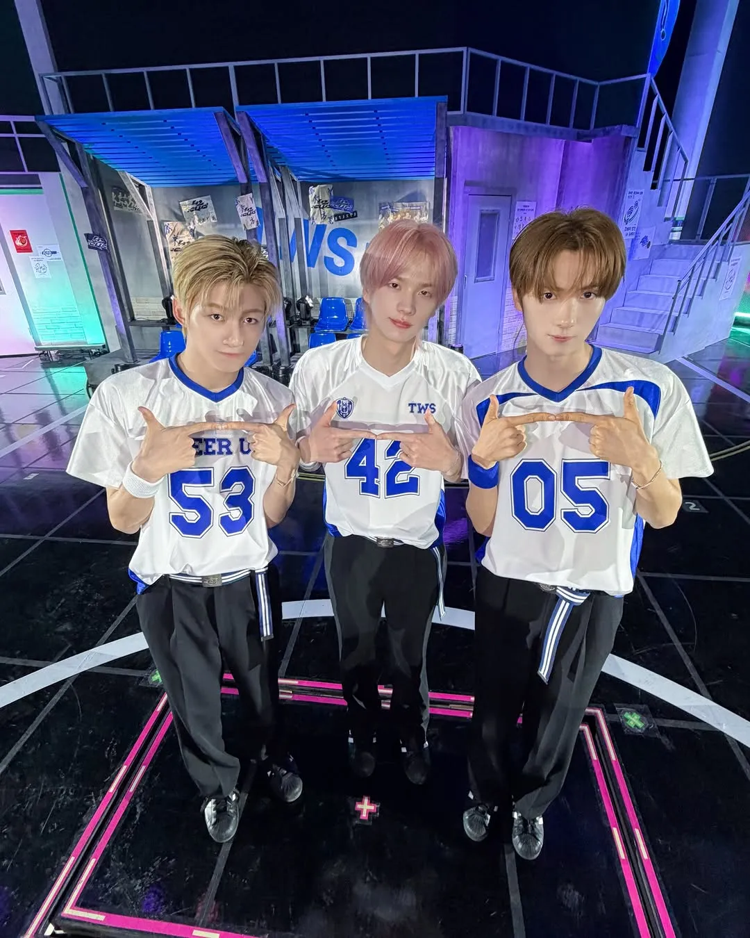 Instagram, TWS, Shinyu, cabelo rosa, cabelo cor-de-rosa, primavera