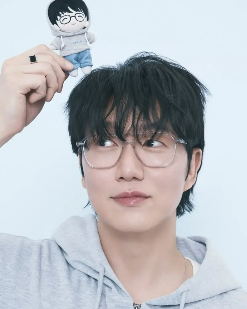 Ada apa dengan penampilan Sung Si-kyung?… Berubah total berkat diet + perawatan