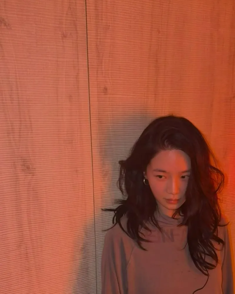 『魷魚遊戲2』粉紅守衛朴珪瑛：「爆米花世界」…化身春日少女