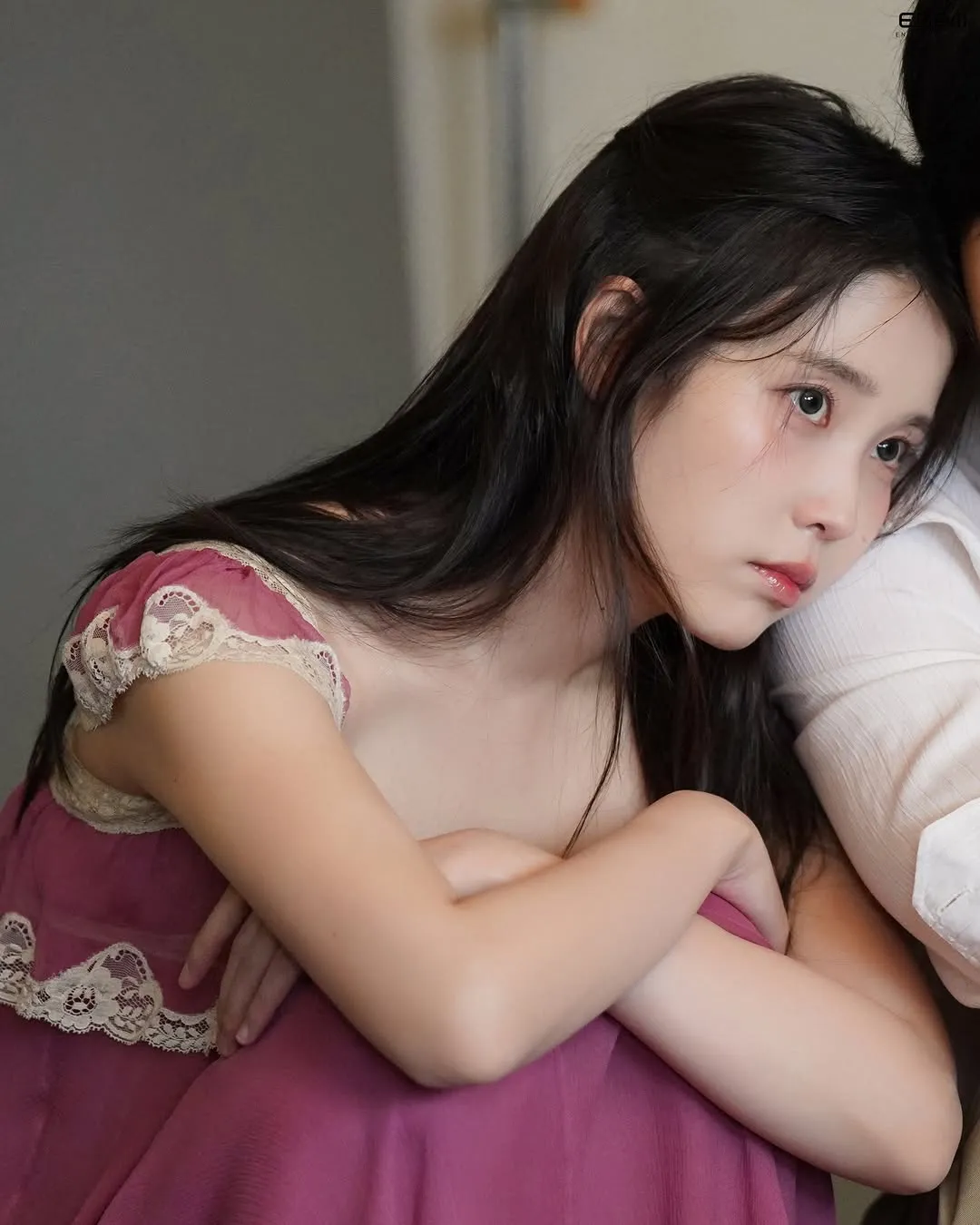 IU, Elle, detrás de cámaras, Instagram, Pictorial, Corona perfecta, drama, MBC, Byeon Woo-seok