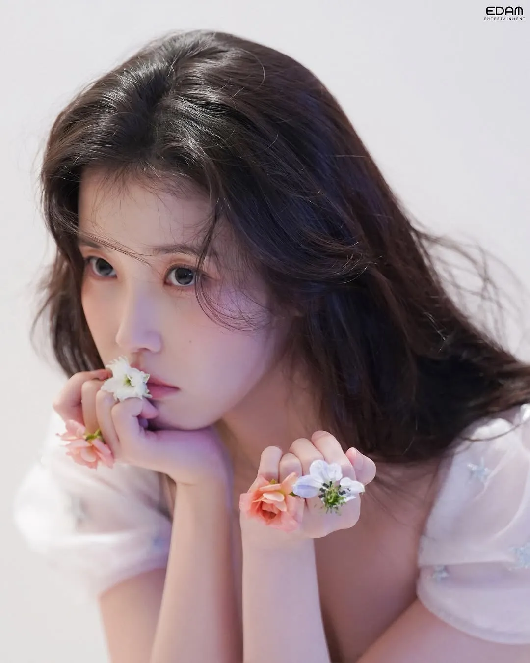 IU, Elle, detrás de cámaras, Instagram, Pictorial, Corona perfecta, drama, MBC, Byeon Woo-seok
