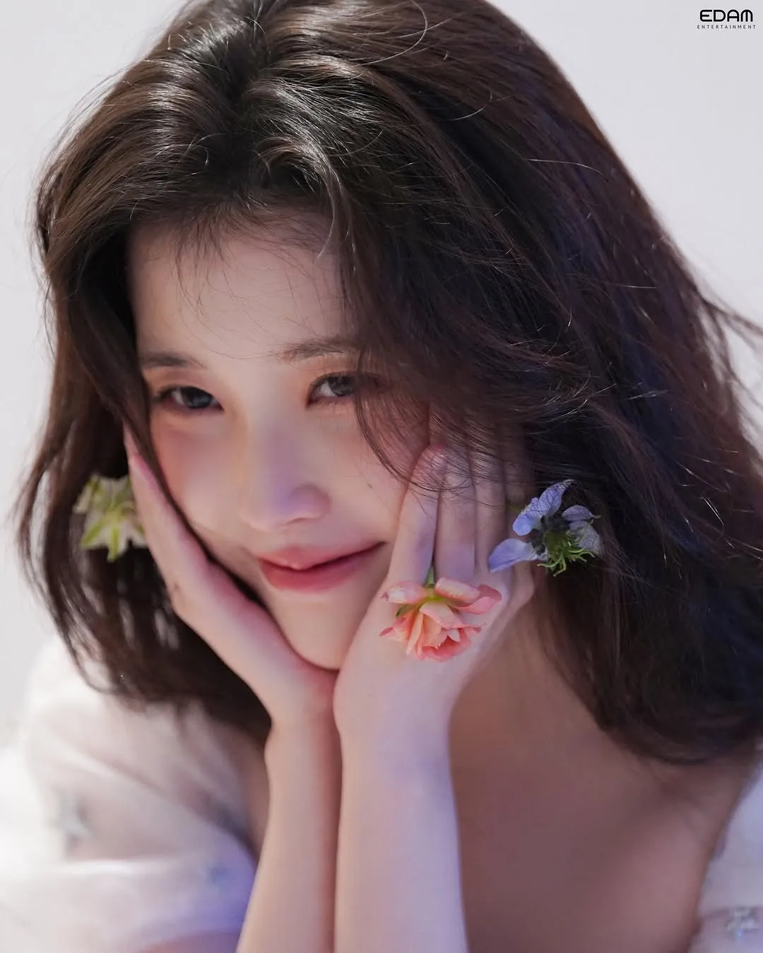 IU, Elle, detrás de cámaras, Instagram, Pictorial, Corona perfecta, drama, MBC, Byeon Woo-seok