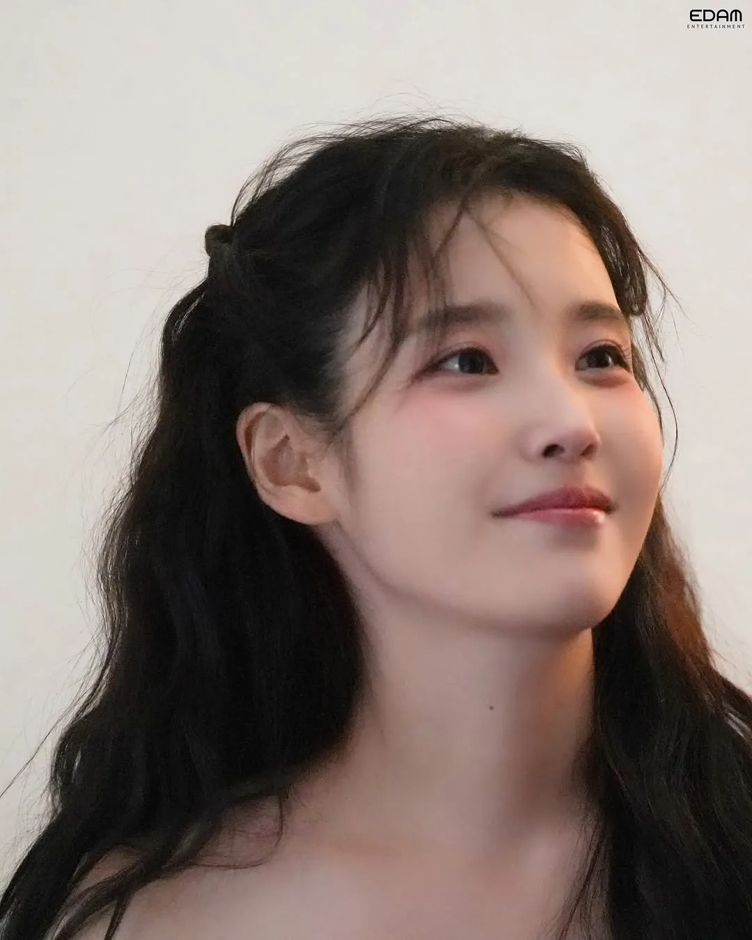 IU, Elle, detrás de cámaras, Instagram, Pictorial, Corona perfecta, drama, MBC, Byeon Woo-seok