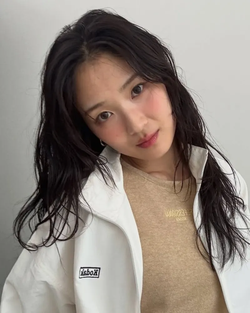 ‘Panen proyek’ Kim Hye-yoon, visual ratu keimutan… “bikin mood bagus”