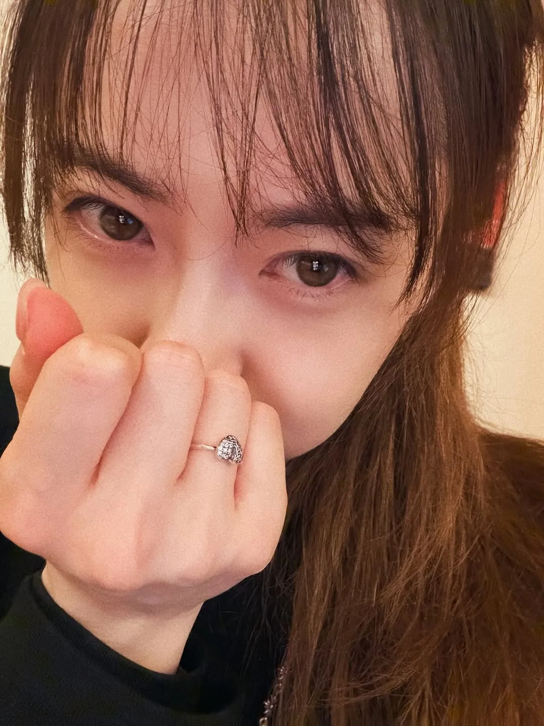 Go Ara, Instagram, Jepang, liburan, cincin, jari manis