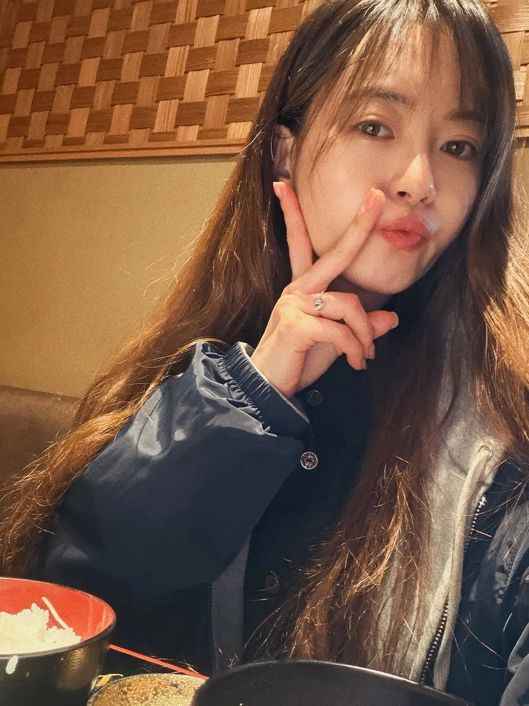 Go Ara, Instagram, Jepang, liburan, cincin, jari manis