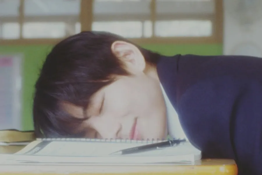 '교복 입은' BTS 뷔…청춘 영화 속 한 장면 '눈길'