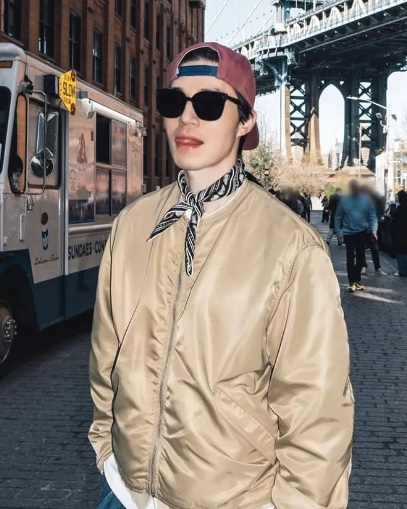 Lee Dong Wook no estilo 'sem esforço': visual de editorial até no dia a dia… 'brilha também no exterior'