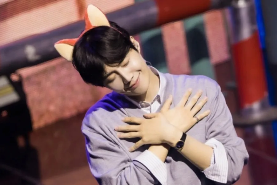 'แฟนมีตติ้งในรอบ 2 ปี' คิมซอนโฮแปลงโฉมเป็นหัวหน้าโรงงานรัก เปิดฉากเอเชียทัวร์