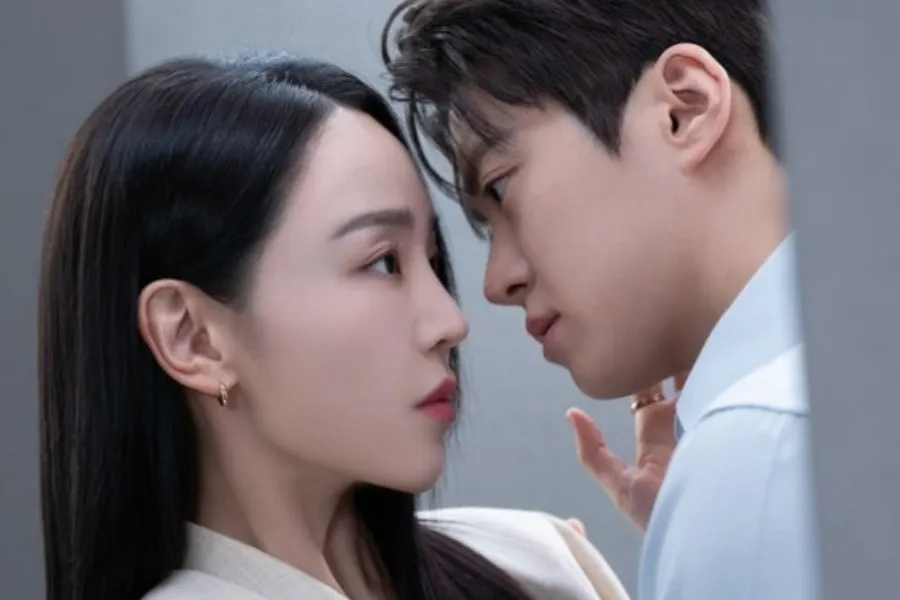 แนบชิดกันขนาดนี้อะไรเนี่ย?…ชินฮเยซอน♥กงมยอง ถูกจับภาพวินาทีก่อนจูบ (+ภาพ)