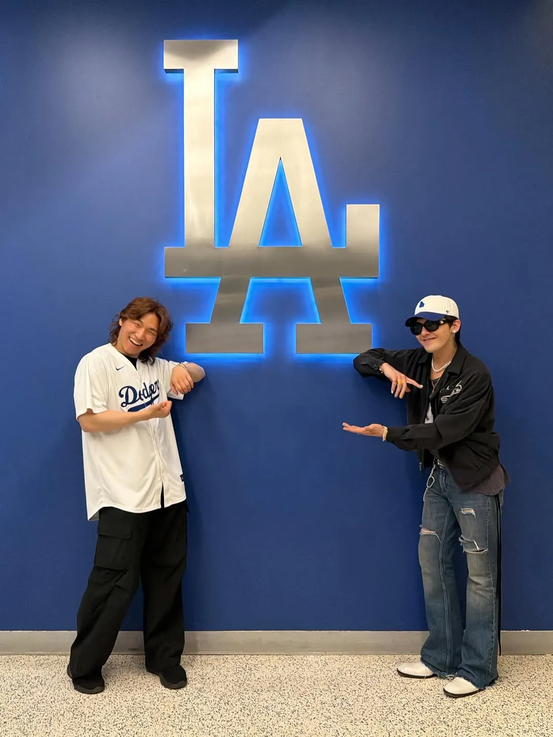 G-Dragon, Hello Kitty, thú bông, LA Dodgers, bóng chày, MLB, BIGBANG, Coachella, Daesung, merch, cháy hàng, đặt trước